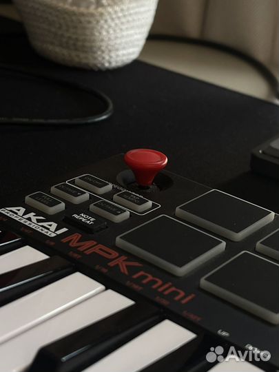 Миди клавиатура akai PRO MPK mini MK2