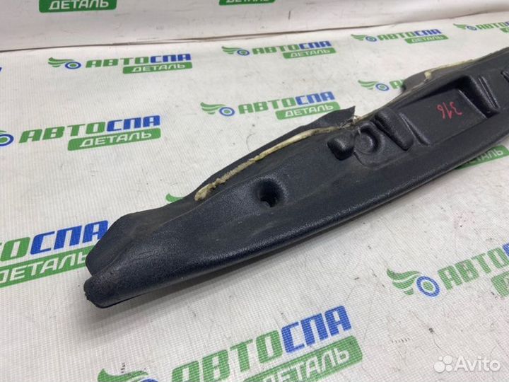 Уплотнитель крыла передний правый Peugeot 208