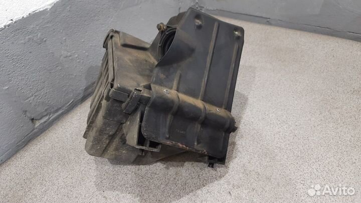 Корпус воздушного фильтра WV Passat B5 1.9 TDI AFN