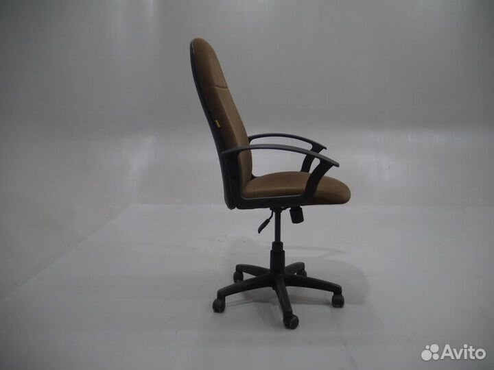 Офисное кресло