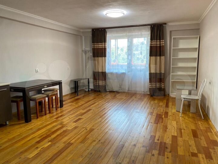 2-к. квартира, 56 м², 1/6 эт.