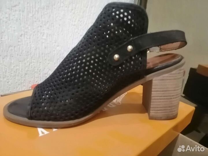 Туфли, сабо