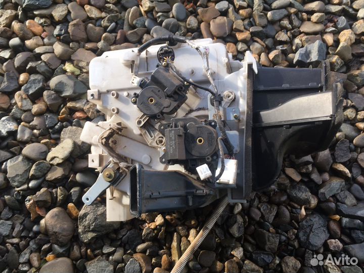 Toyota rav4 2004 печка центральная часть