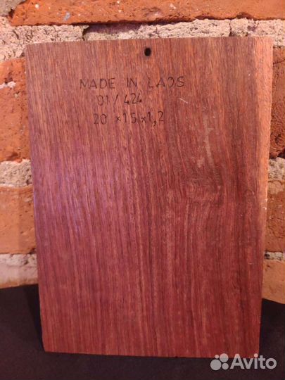 Резное панно из дерева