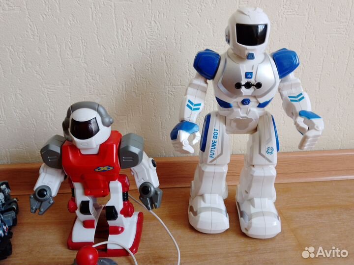 Роботы, модели, машинки, СССР, Финляндия и другие