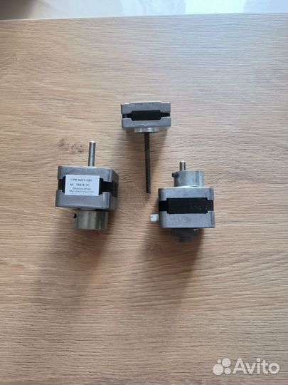 Шаговый двигатель