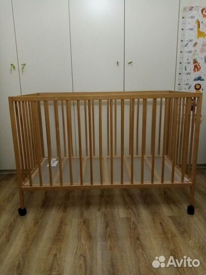 Детская кроватка с матрасом