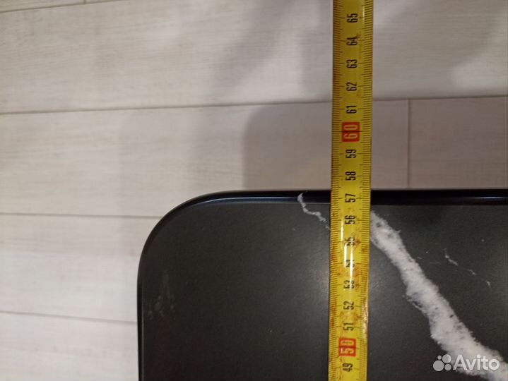 Стол из кварцевого агломерата