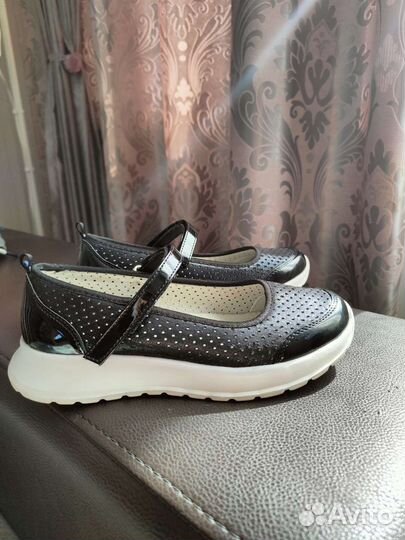 Туфли для девочки новые