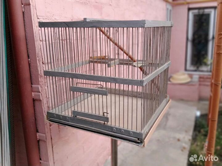 Клетка для птиц с подставкой