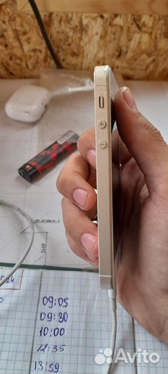 iPhone SE, 32 ГБ
