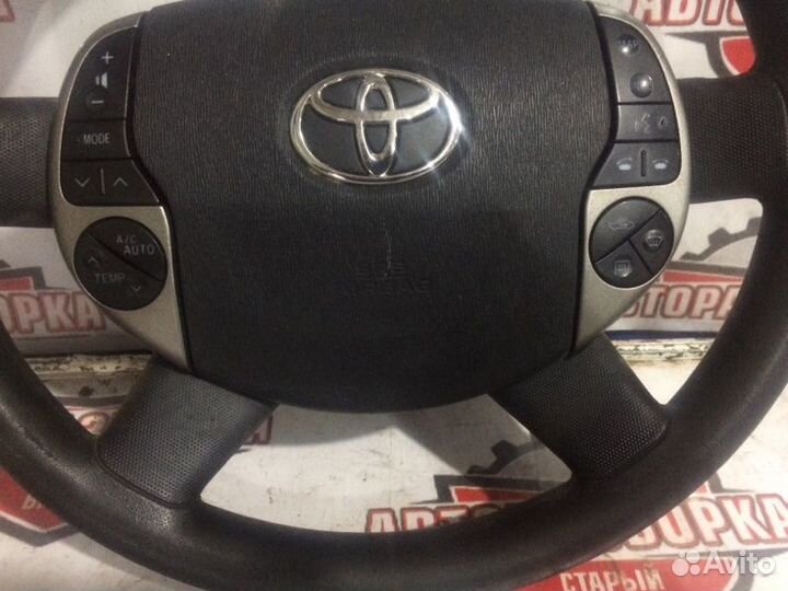 Руль Toyota Prius NHW20 1nzfxe 2010