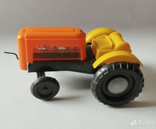 Игрушка СССР. Трактор заводной. Жесть