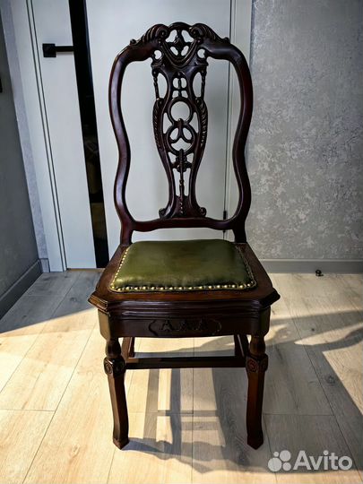 Древний стул