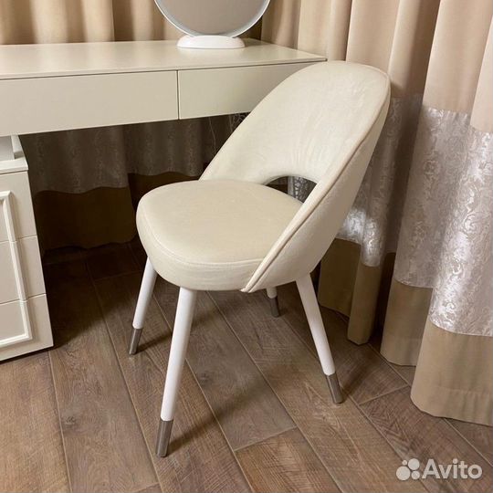 Мягкий стул со спинкой