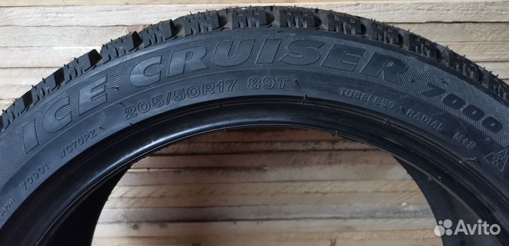 Bridgestone Ice Cruiser 7000 205/50 R17