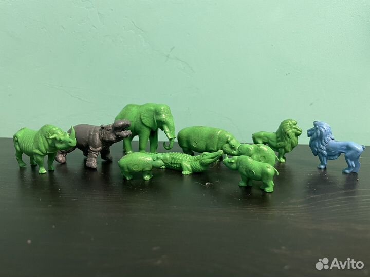Фигурки динозавров, животных, собак