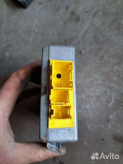 Блок управления дверью передний левый на BMW E60