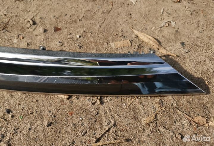 Накладка / ресничка бу правой фары Corolla 180