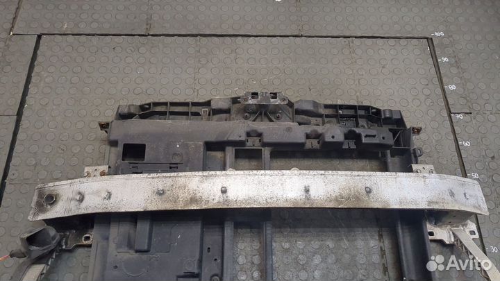 Рамка передняя Peugeot 208