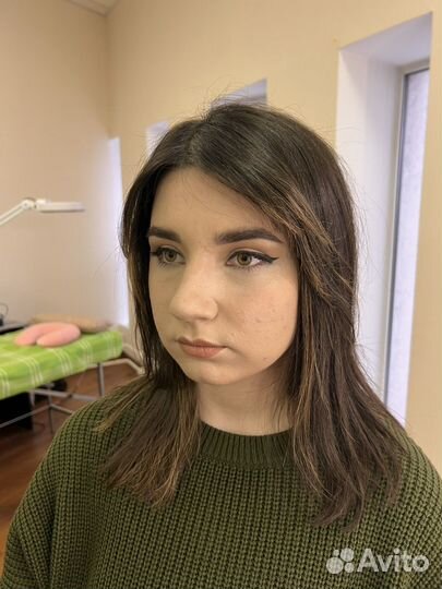 Визажист бровист