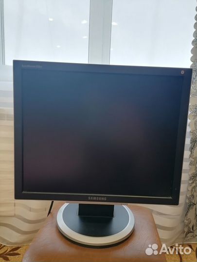 Монитор Samsung