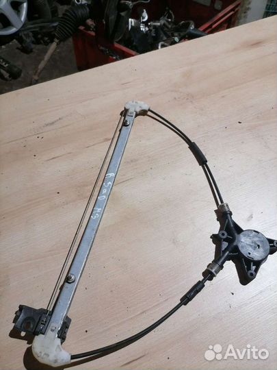 Стеклоподъемник задний правый Мазда 3 бк