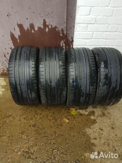 Nokian Tyres Hakka Black 2 SUV 295/40 R21 111Y