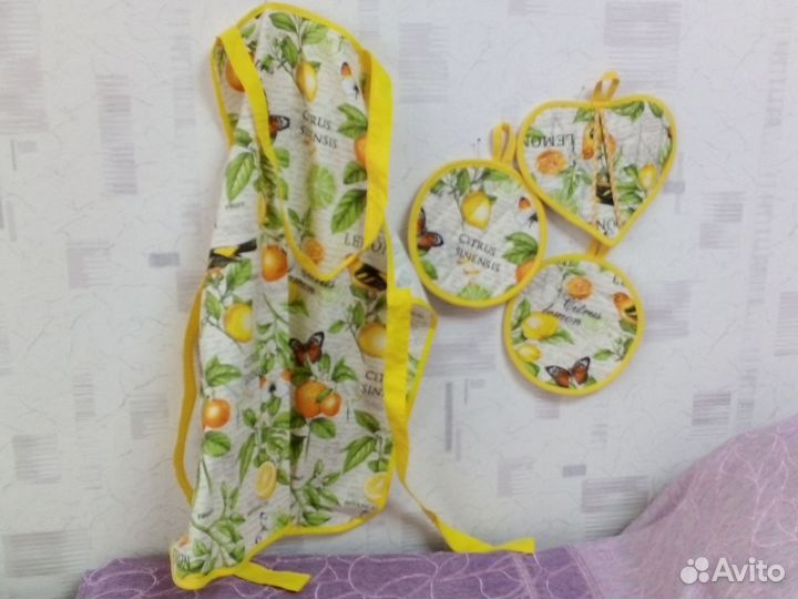 Кухонные наборы (фартук и прихватки)