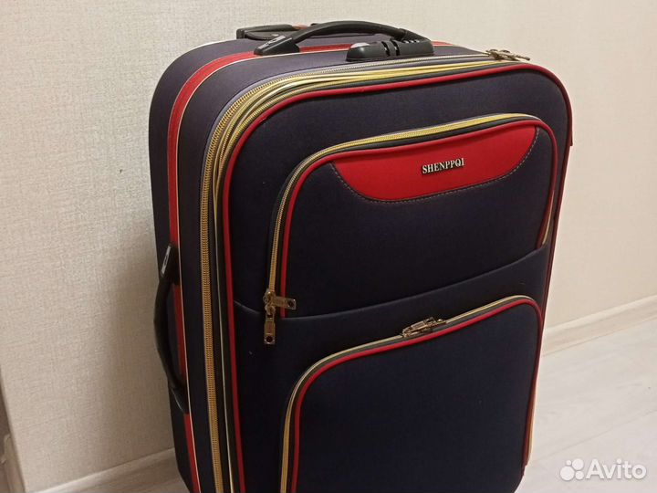 Чемодан туристический большой