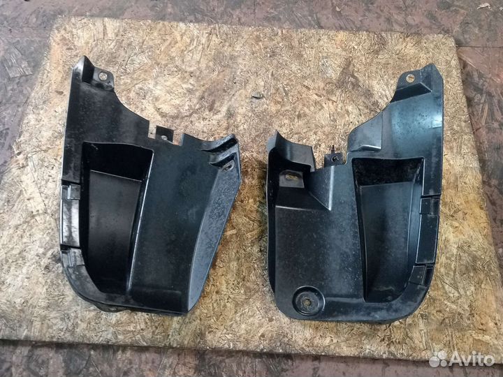 Подкрылок заднего бампера Toyota Corolla e150