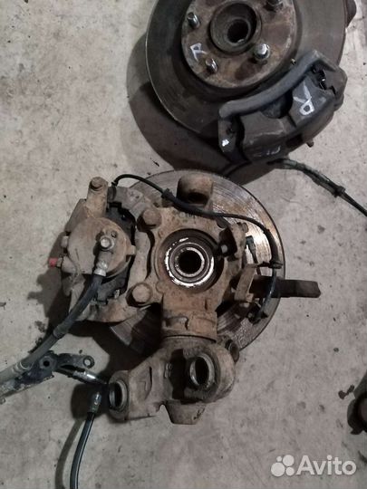 Кулак поворотный передний Nissan Primera P12