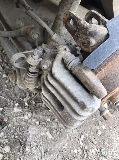 Суппорт задний audi a4 b6 правый,левый