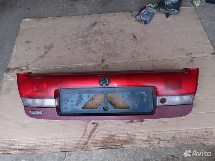 Фонарь задний Центральный Мазда 626 GE хэтчбек