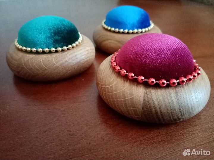 Игольница на деревянной основе