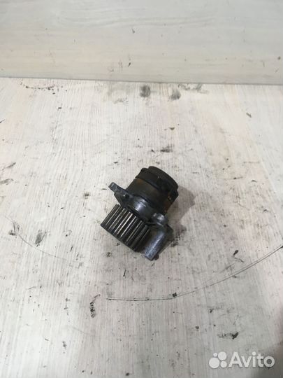 Насос охлаждения помпа Тоуран 045121019d