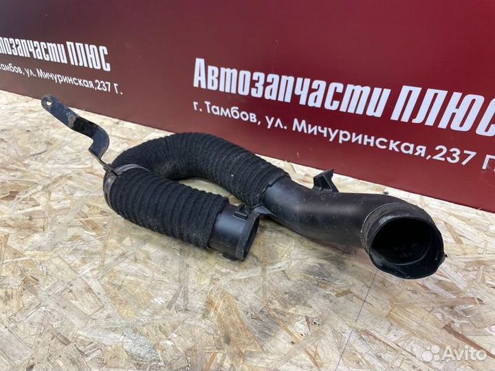 Патрубок воздушного фильтра Toyota Auris