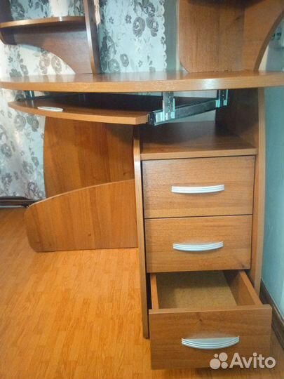 Компьютерный стол угловой