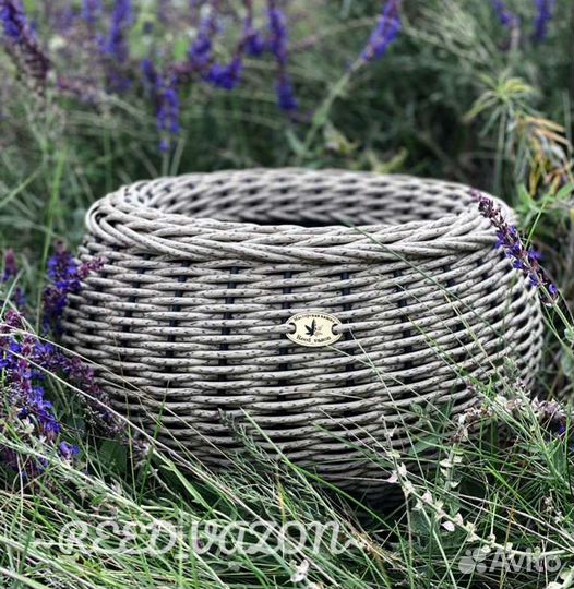 Кашпо из искусственного ротанга