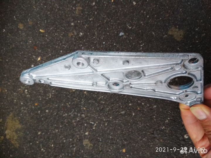 Кронштейн зеркала (н/об) внутр. пластины прав