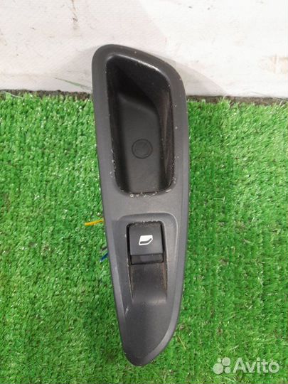 Кнопка стеклоподъемника задняя правая Peugeot 308