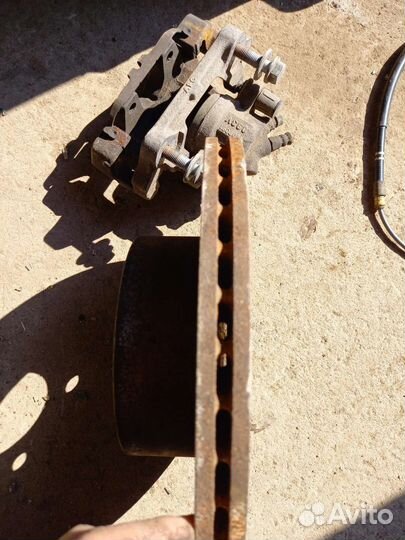 Супорт передний правый Bmw3 F30