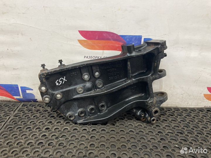 Кронштейн переднего бампера правый Scania 5-series