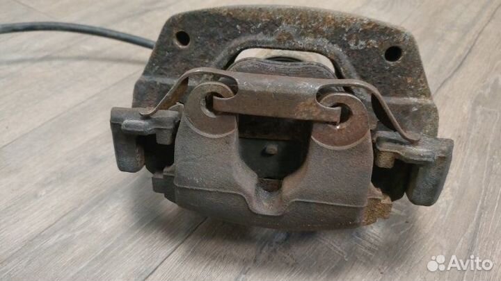 Суппорт тормозной передний правый Bmw X5 E53