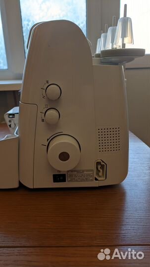 Оверлок juki MO-1000