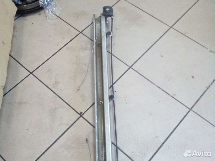 Направляющия сдвижной двери левая на т5