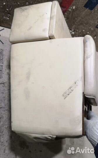 Подлокотник nissan elgrand e51