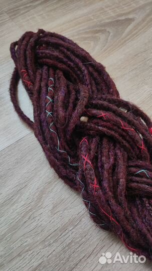 Половина комплекта дред и кос с украшением