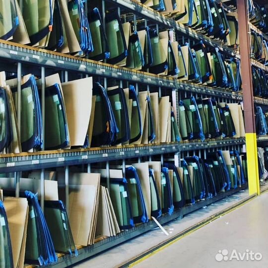 Стекло задней двери опускное левое volk. golf IV 5D EST 1997-2003 (зелёное+1 отверстие) saint gobain