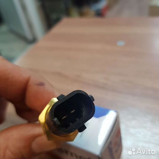 Датчик температуры на радиатор Opel Astra H